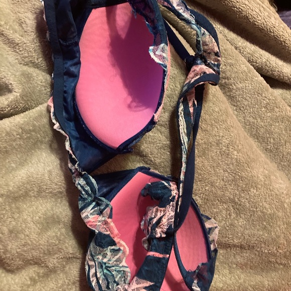 Pink bras - Picture 5 of 7